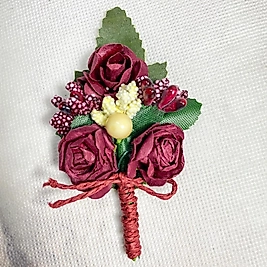 Bordo Güller ve krem İnci Detaylı Yaka Çiçeği